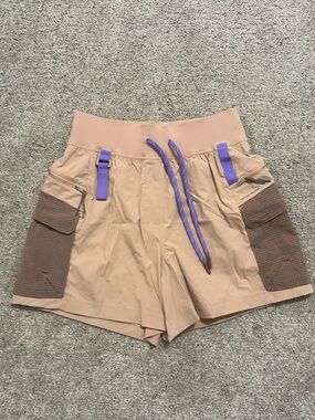 Lululemon | Like New! Multi-Pocket Cargo High-Rise Hiking Short 5" Pink Clay, 6